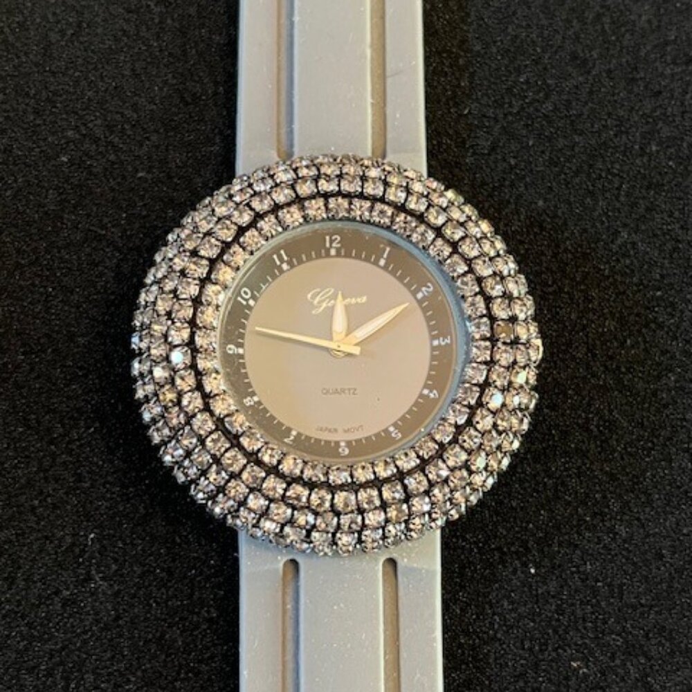 GENEVA | Gray Silicone Adjustable Band wristwatch Gray Dial Crystal accents-NEW